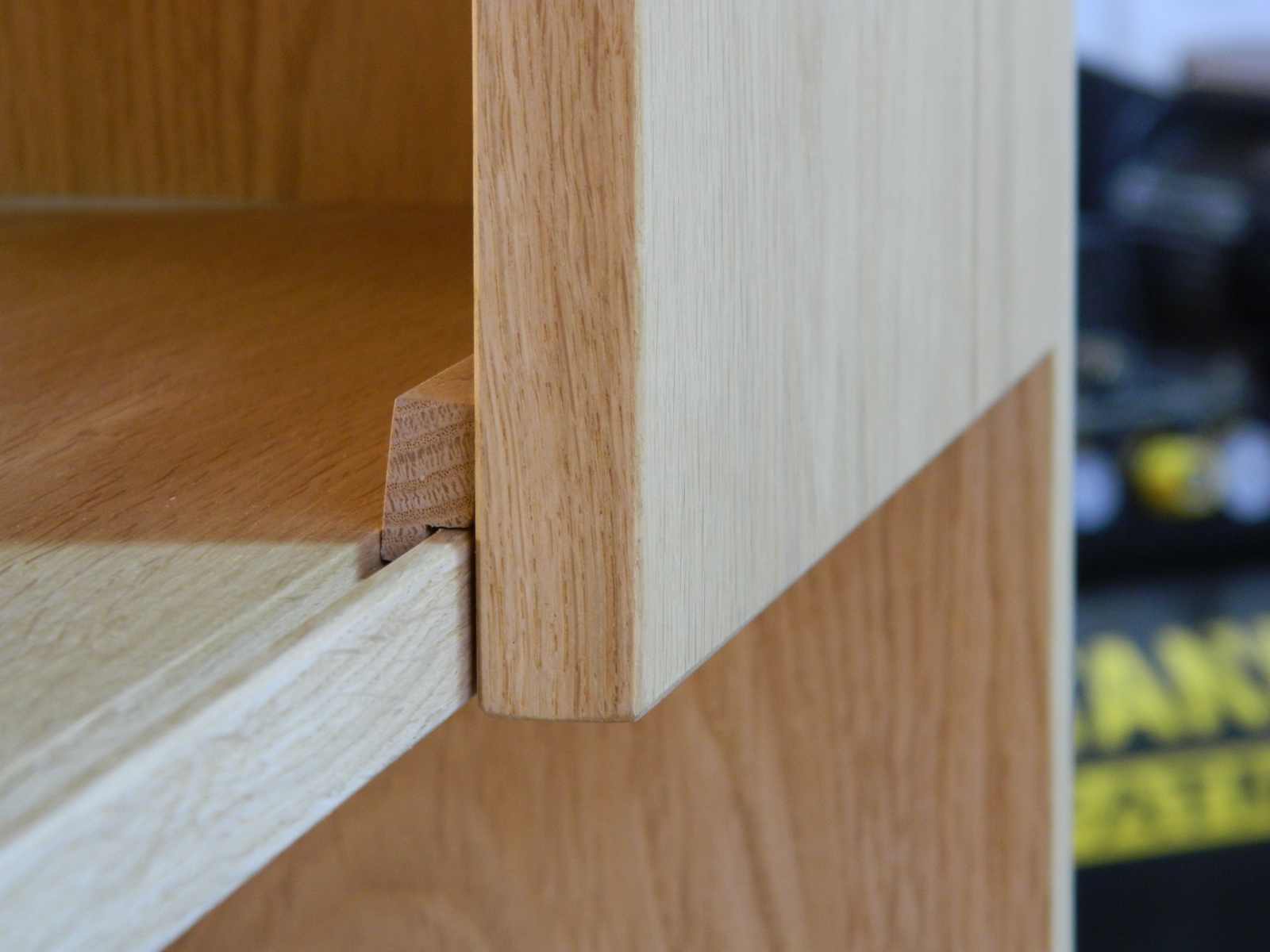 Detaliu cu sistem de glisare lemn pe lemn