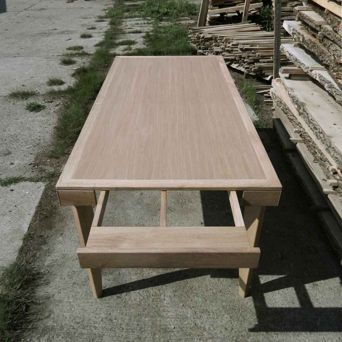 Vedere laterală a mesei cu mecanismul de extensie din lemn