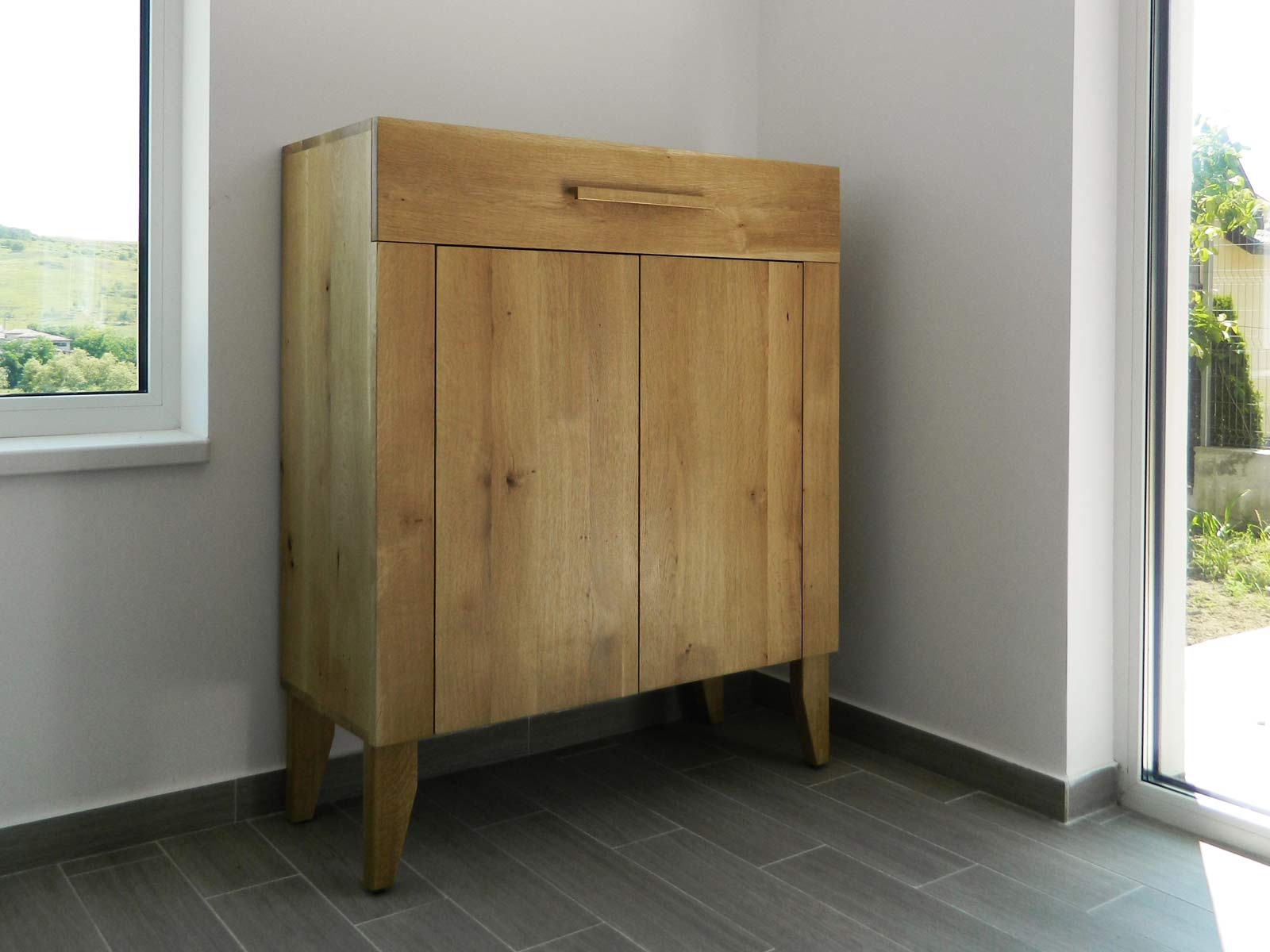 Dulap AM20 cu două uși și un sertar la partea superioară - vedere frontală