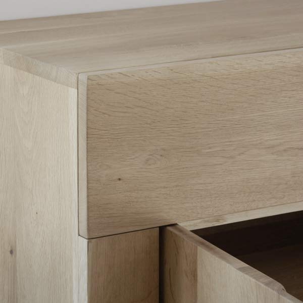 AM20 Oak cabinet