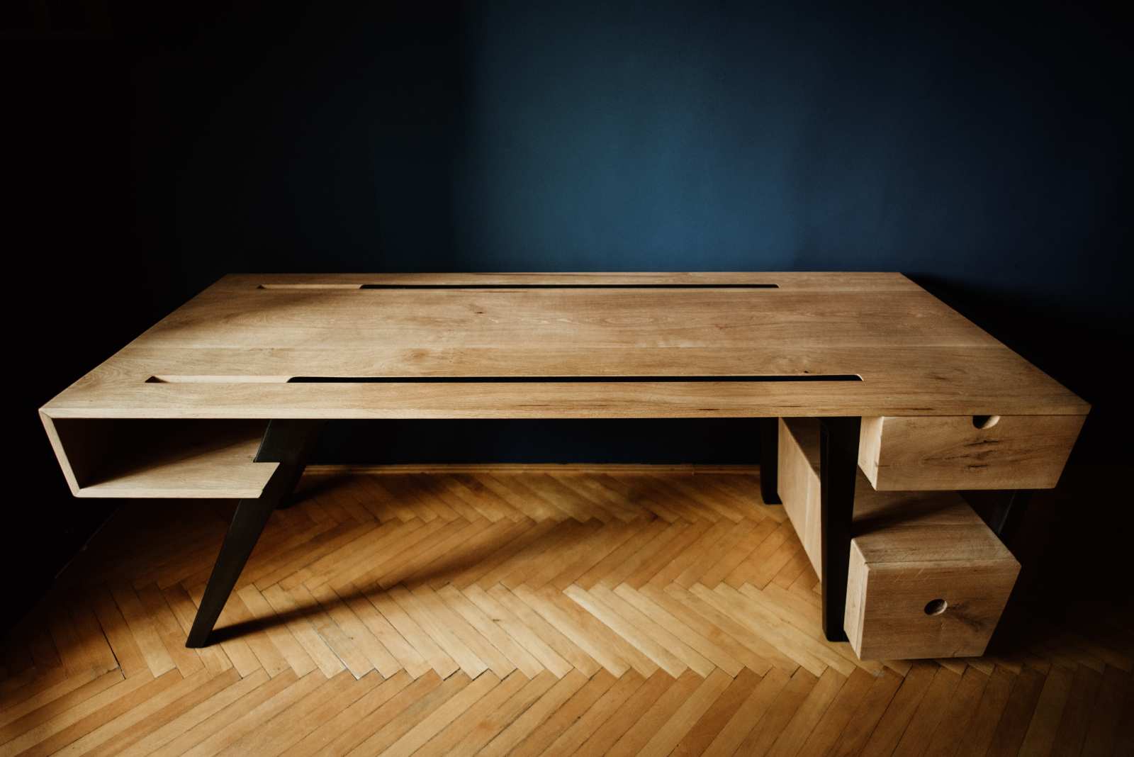 Birou mid-century modern din lemn de stejar masiv - vedere de sus